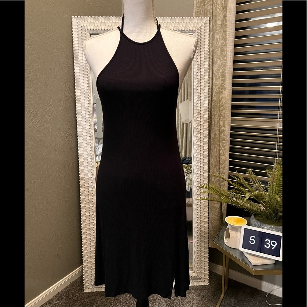 Black dress, ribbed, so flattering.